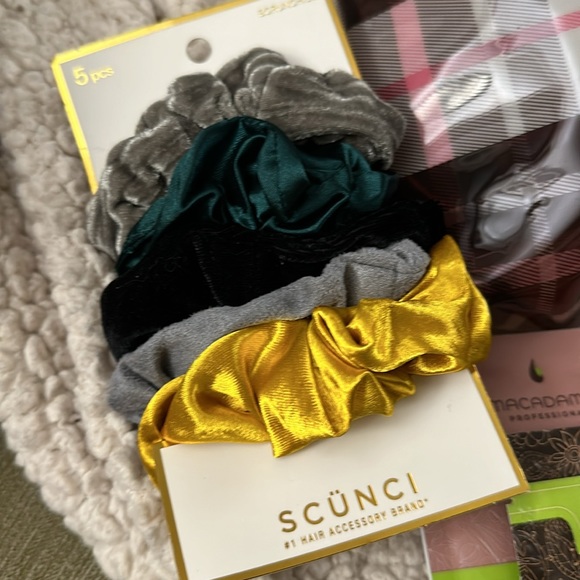 ULTA BEAUTY Hair Care Bundle Bag w/ Scunci Hair Scrunchies & Hair Samples - Picture 2 of 5
